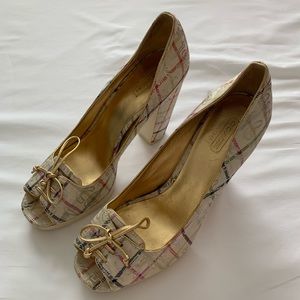 Y2k gold and white patterned coach poppy peep toe block heel